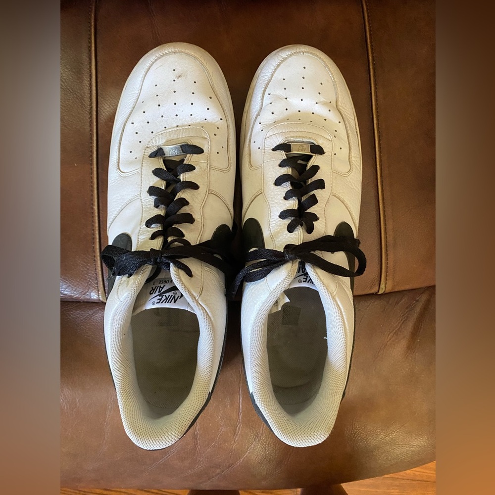 Used but good condition men’s Nike’s.